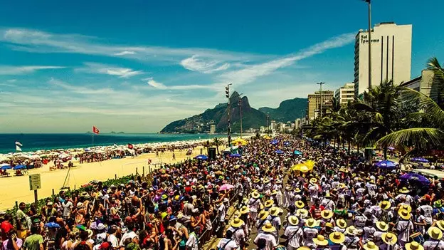 Không phải tất cả mọi thứ đều là Sambadrome: blocos de rua hay Rio de Janeiro Carnival thực sự