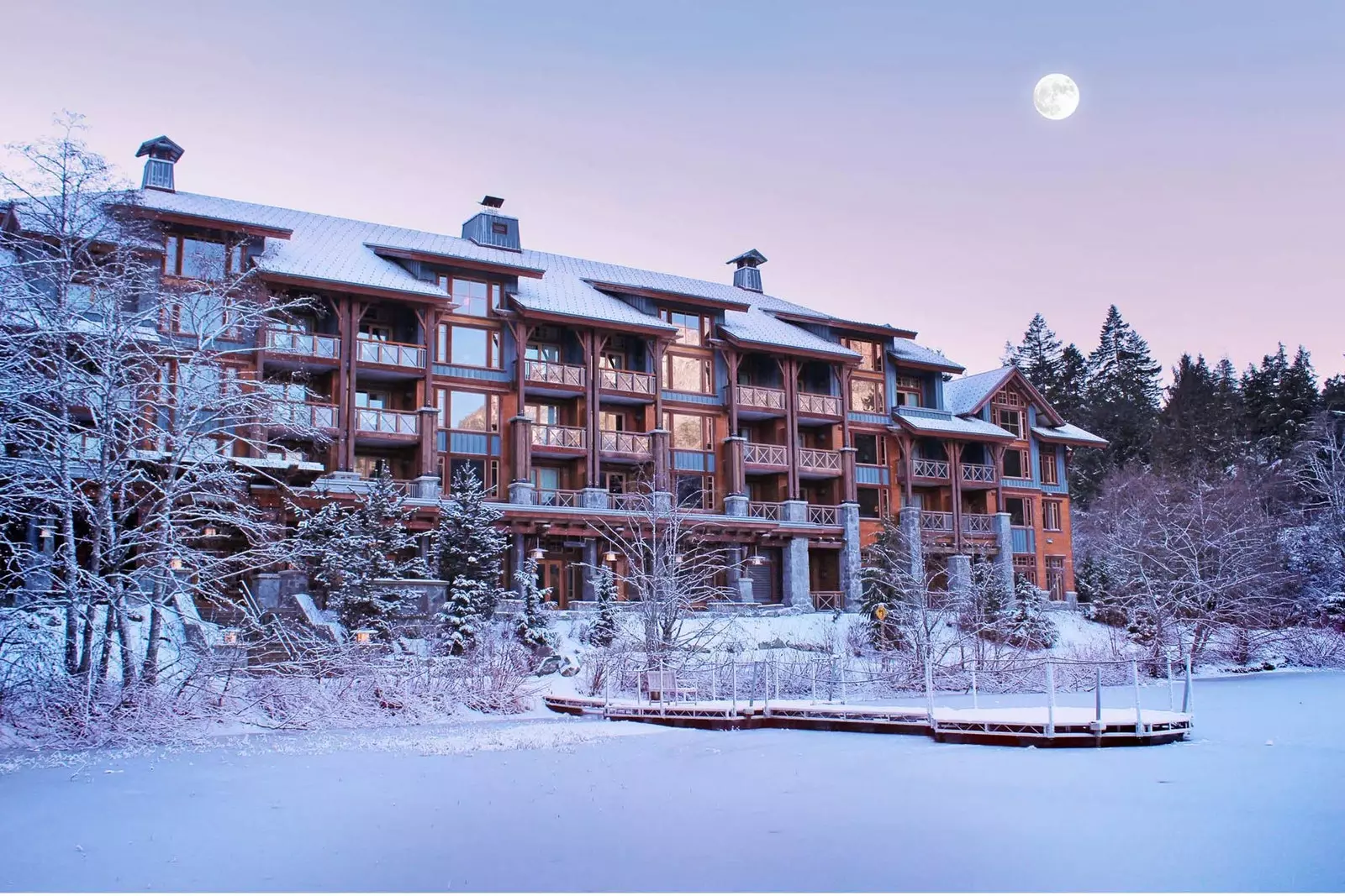 Nita Lake Lodge სასტუმრო მზის ჩასვლაზეNita Lake Lodge