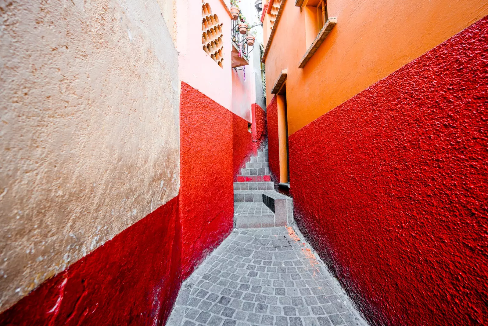 A street star painted red in Guanajuato.