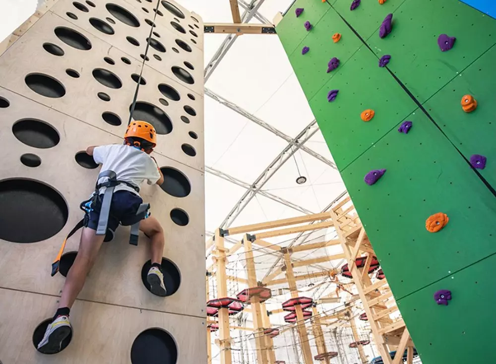 Tirolines i escalada Madrid estrena nou parc d'aventures