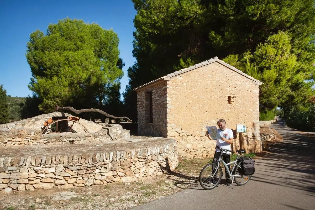 D'Route vun de Senias oder vun de Waasserrieder féiert Iech 6 km laanscht d'Waasserweeër.