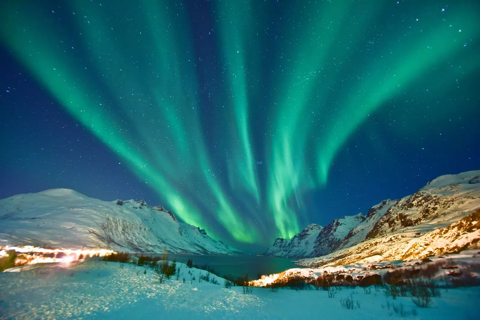 Vederi spectaculoase ale aurora boreală din Tromsø.