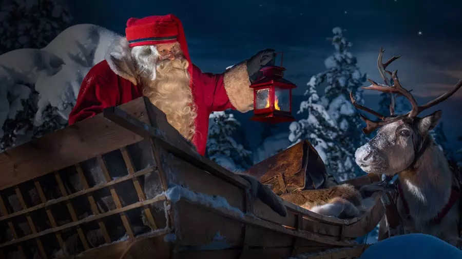 Santa Claus dalam perjalanan ke Rovaniemi dari Korvatunturi