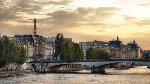 Romantisk semester i Paris: fresta storken