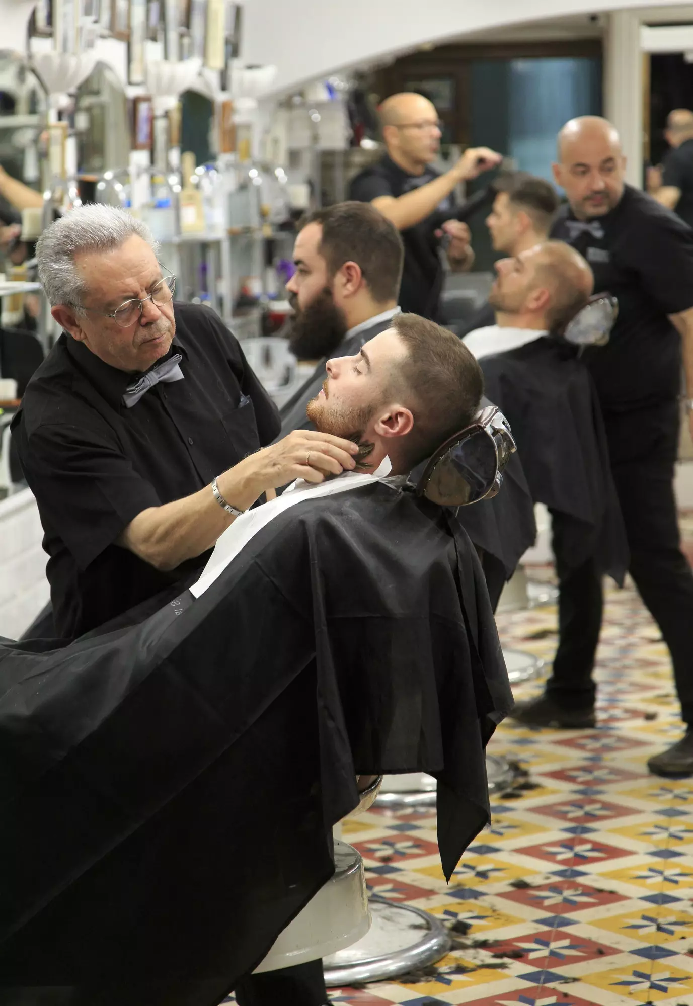 Au Kinze, ils soignent la barbe des Madrilènes depuis plus de 100 ans.