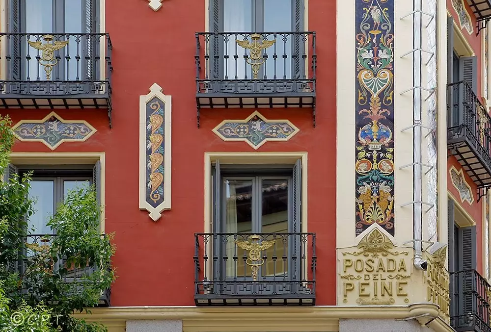 La façade de la Posada del Peine ne laisse pas le passant indifférent.