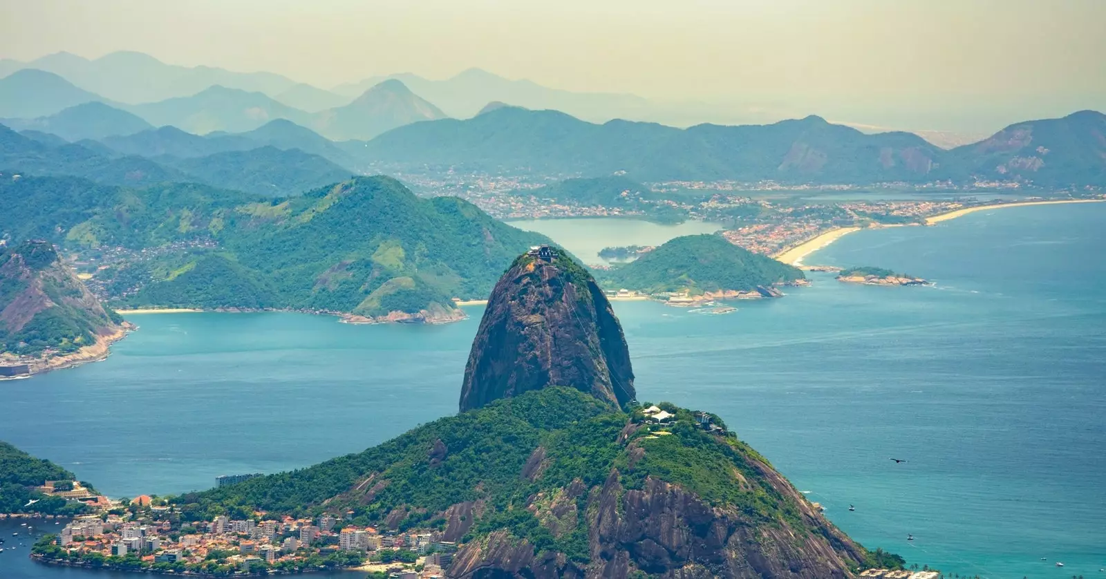 Rio de Janeiro ya da yaz saudadesiyle baktığınız görüntü.