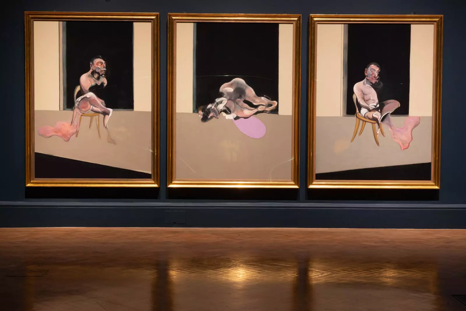 Francis Bacon Triptych Tháng 8 năm 1972 năm 1972. ‘Francis Bacon Man and Beast Royal Academy of Arts London.