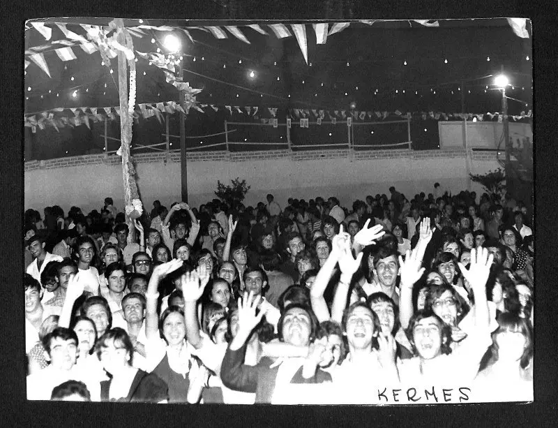 Moradores de Vallecas em uma dança de kerms.