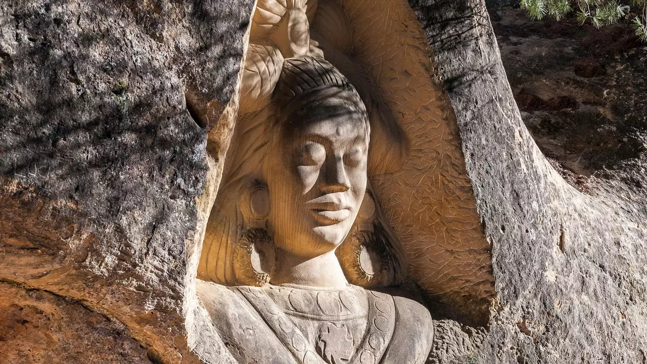 The route of the Faces of Cuenca: an experience between sculpted figures