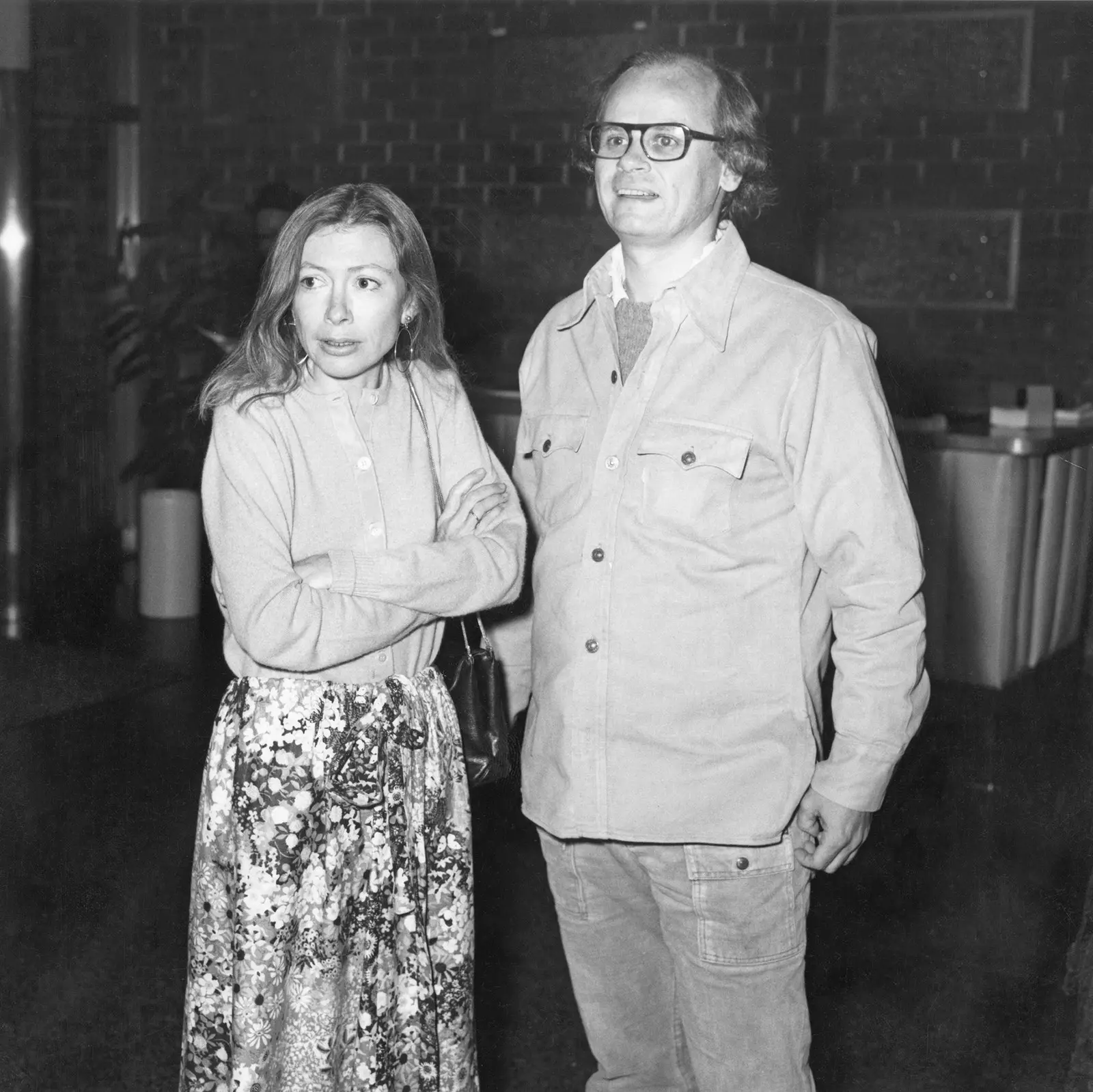 Joan Didion va uning eri Jon Gregori Dunne Los-Anjelesda.