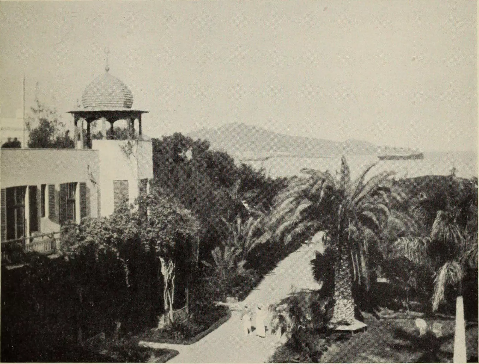 The hotel garden in 1908.