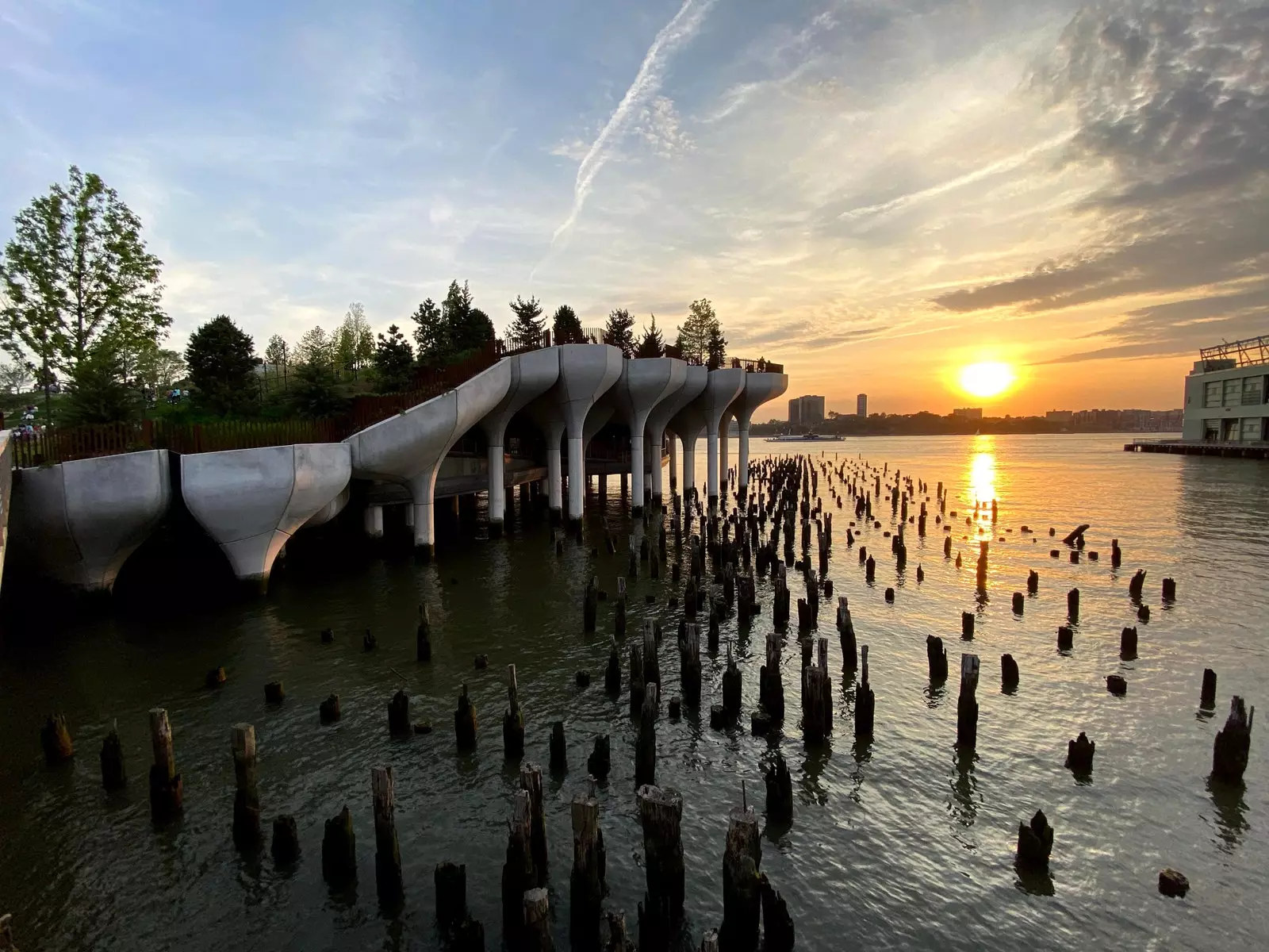 Matahari terbenam dari Pulau Kecil