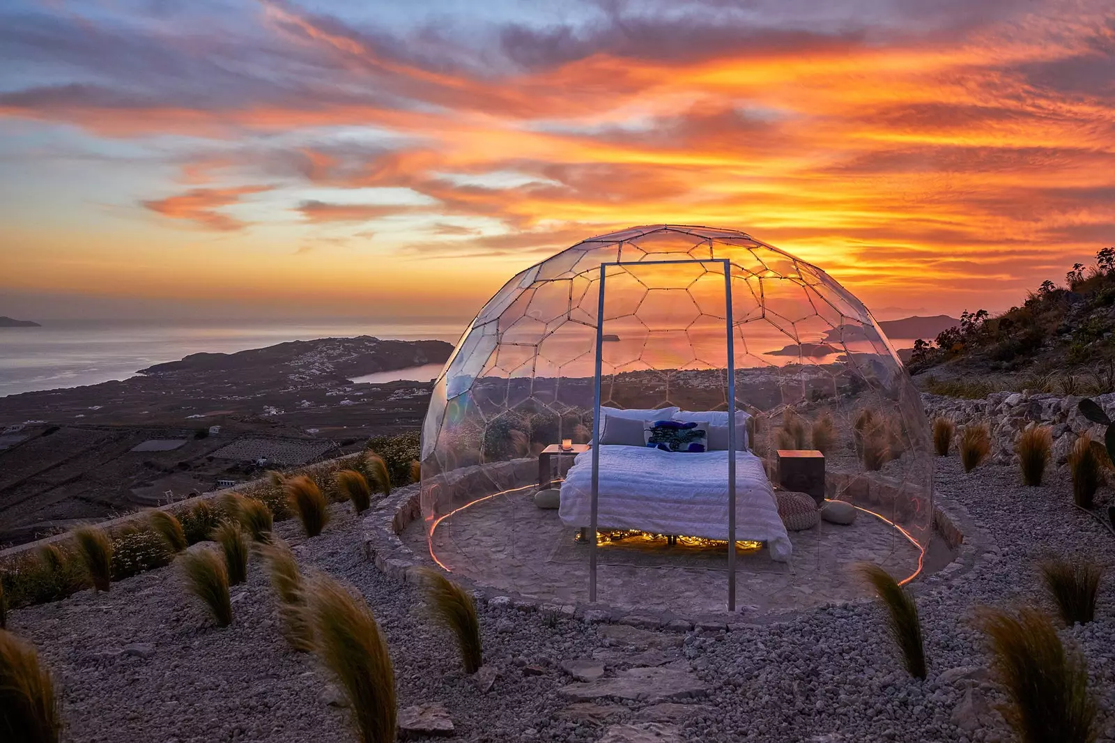 Das Boutique-Hotel Santorini Sky verfügt über eine 600 Meter hohe Kuppel mit Aussicht