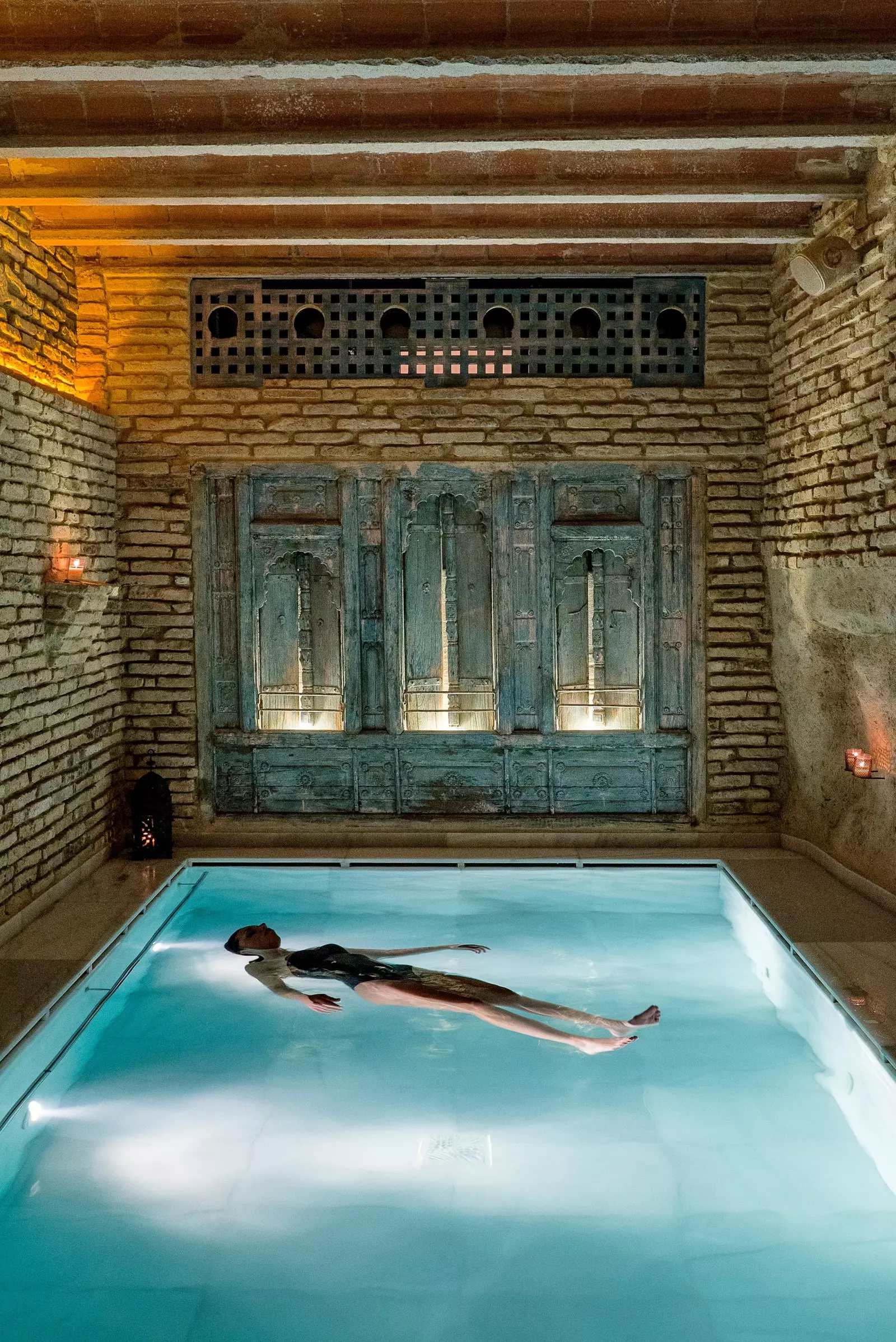 Флотарий дар ваннаҳои AIRE Hotel Ancient Baths Almería.