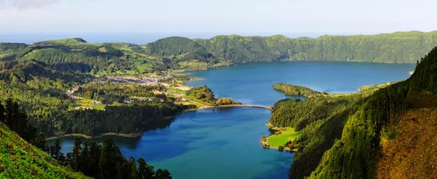 Modro jezero in Zeleno jezero mejita na Sete Cidades