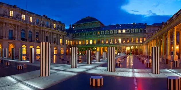 Daniel Buren tarafından Les Deux Yaylaları