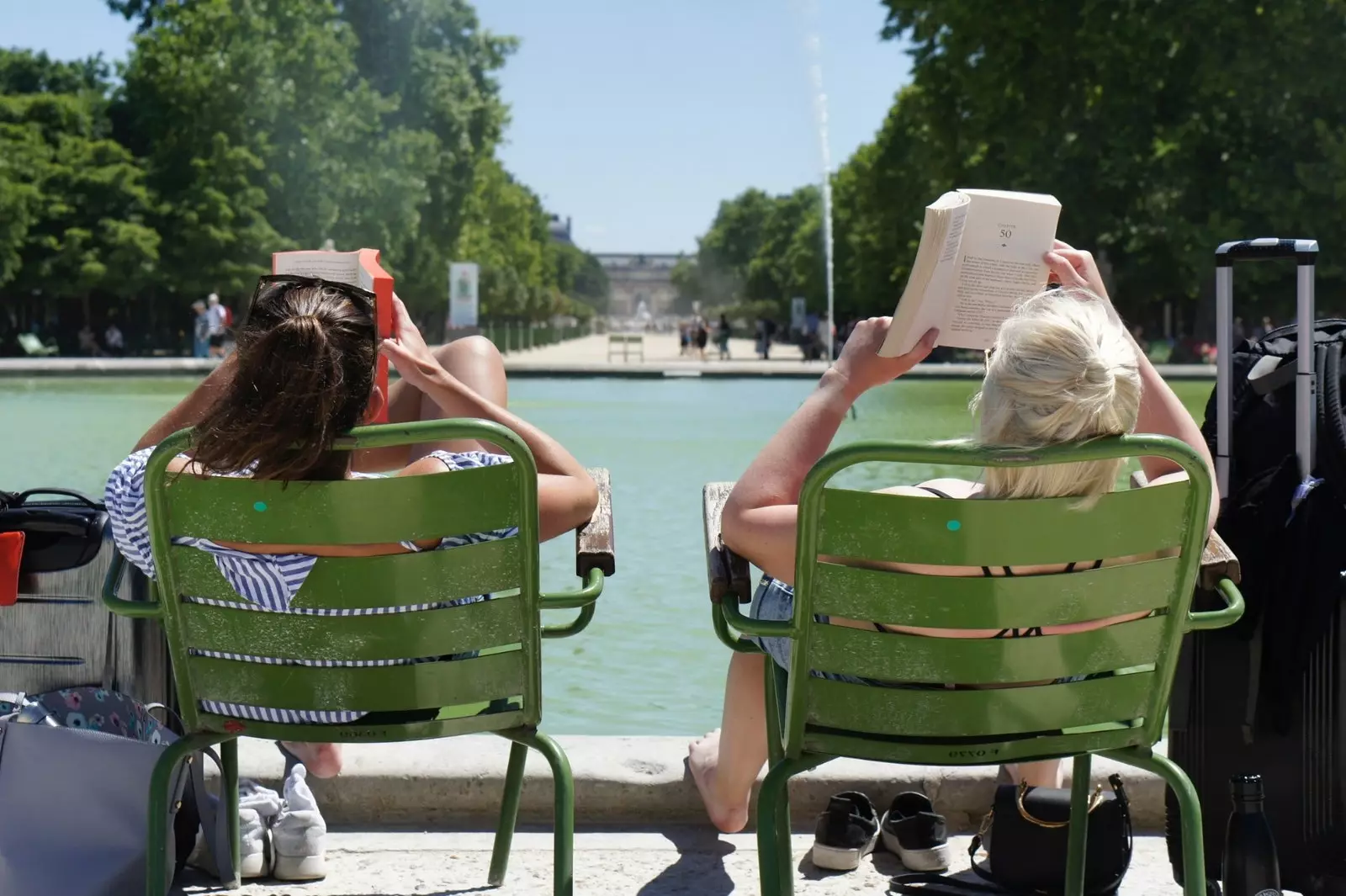 光の都への次の旅行では、bouquinistes に近づきます