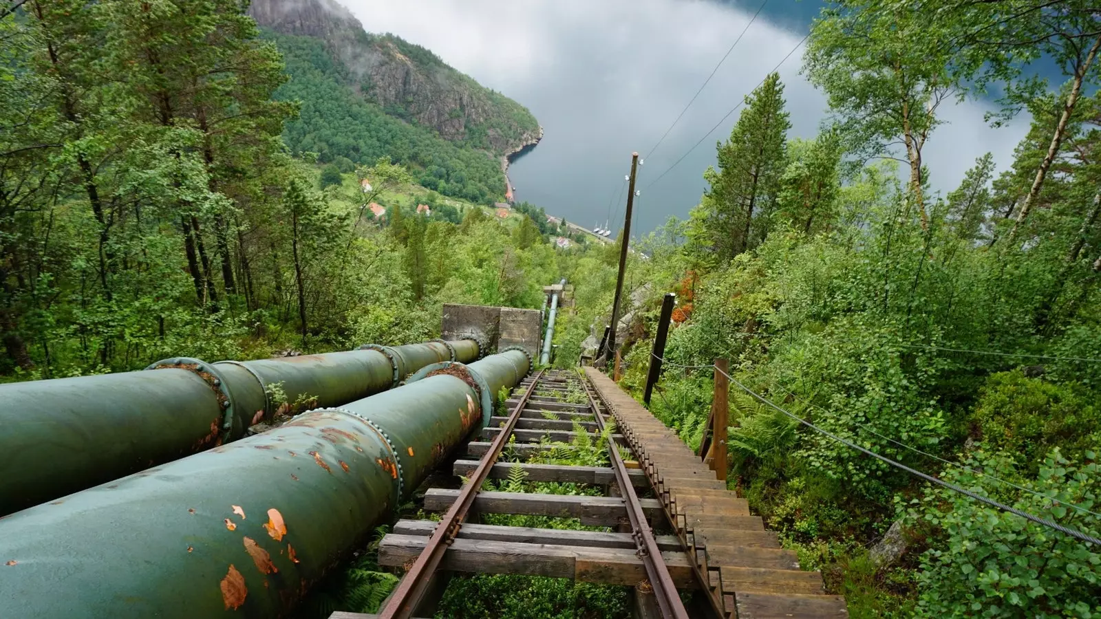 Zie de langste trap ter wereld in de Lysefjord