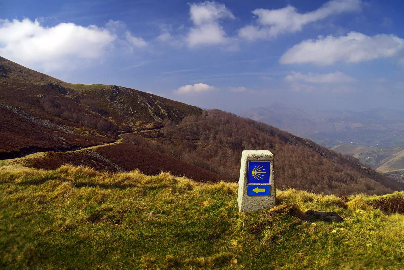 Radio Camino de Santiago stesen untuk mendengar untuk mengetahui dengan apa yang berlaku pada Camino