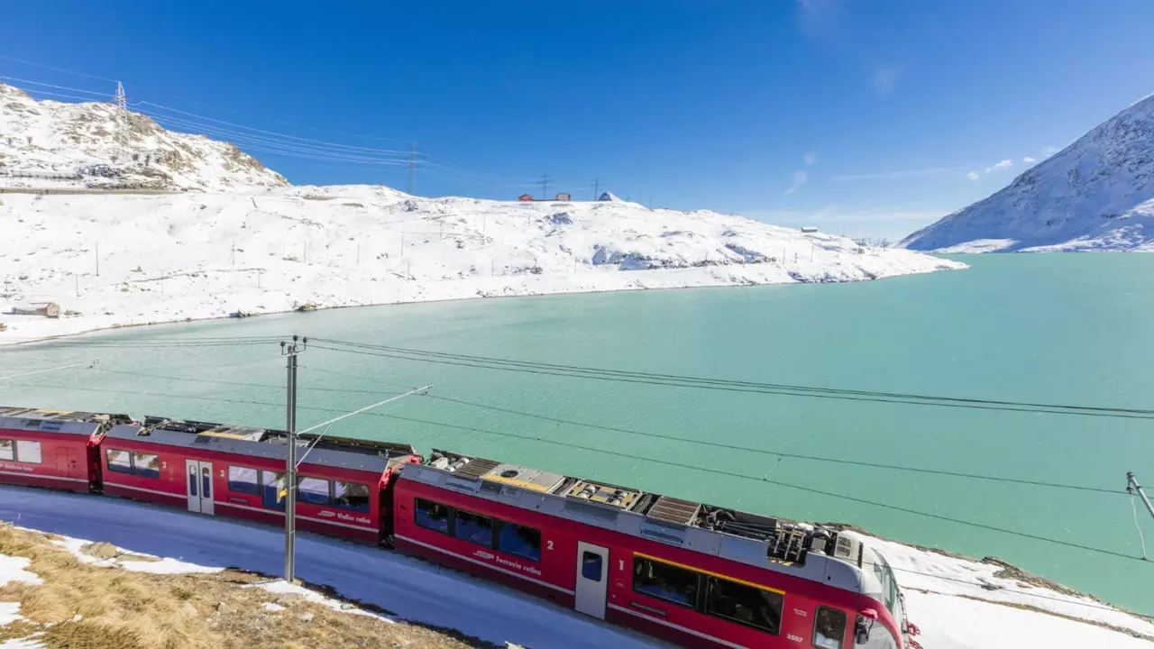 Aan boord van de Bernina Express: van de Zwitserse Alpen naar het meer van Lugano