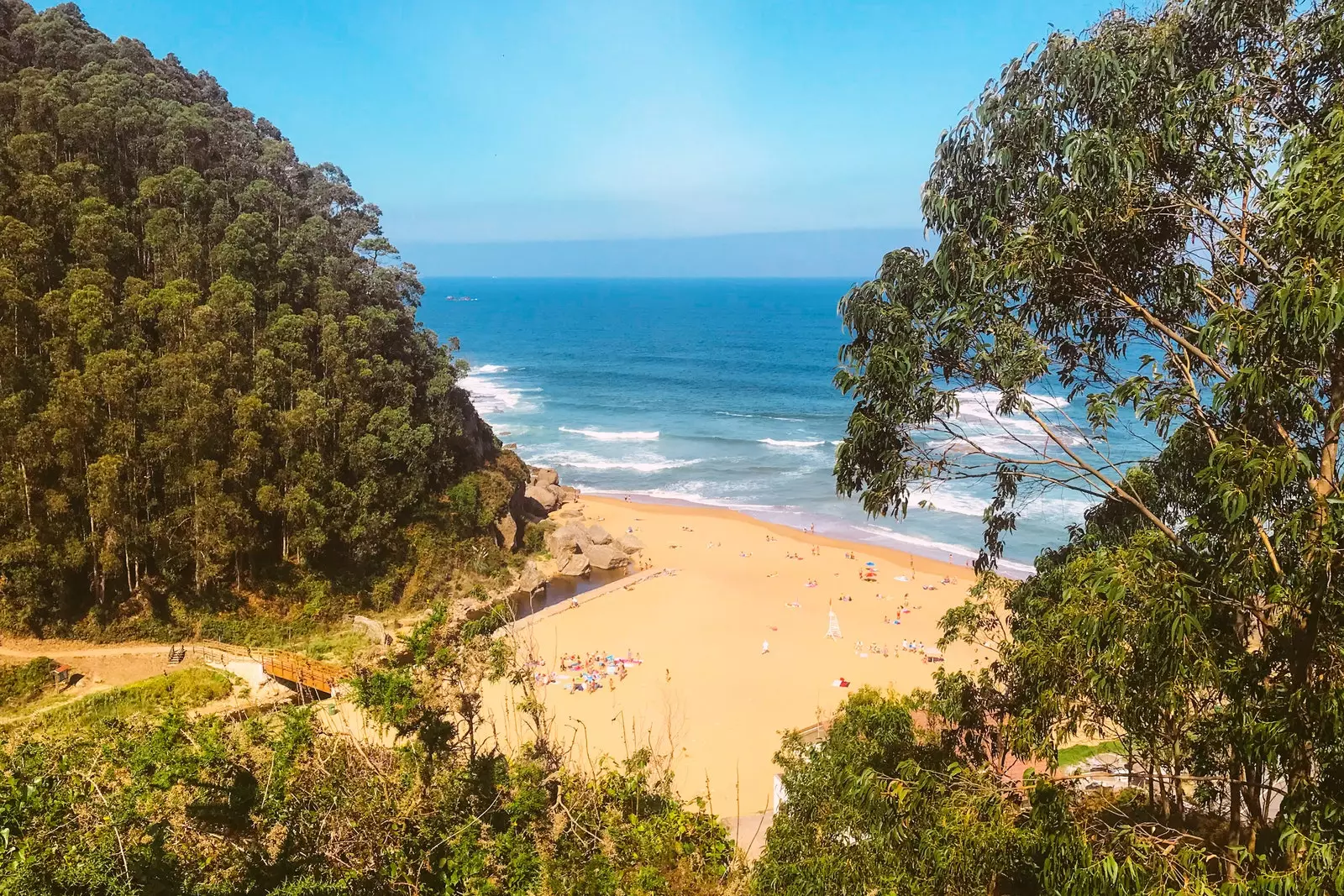 Playa de la Ñora v Comarca de la Sidra.