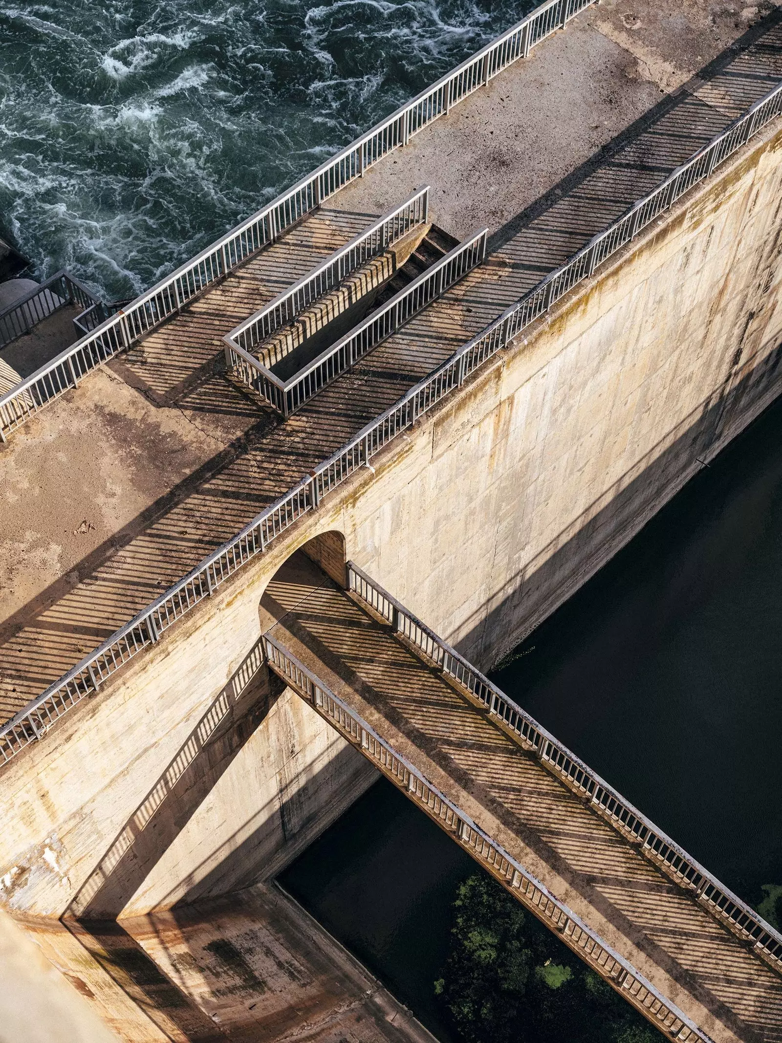 Ebro Nehri üzerindeki baraj