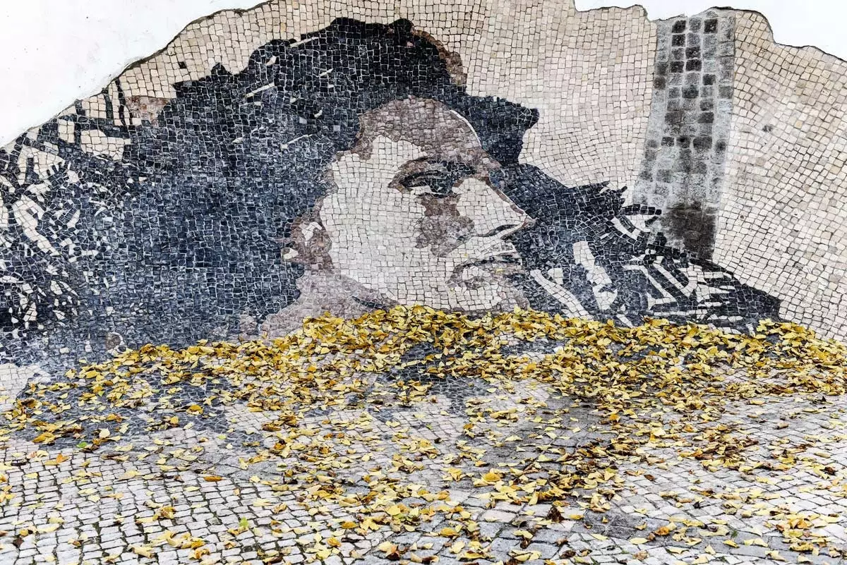 Amlia Rodrigues graffiti av konstnären Vhils