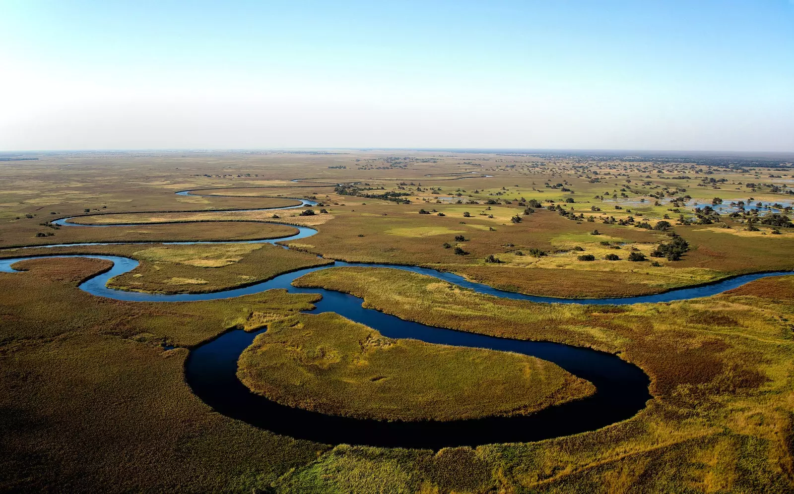 Luchtfoto van de rivier de Okavango.