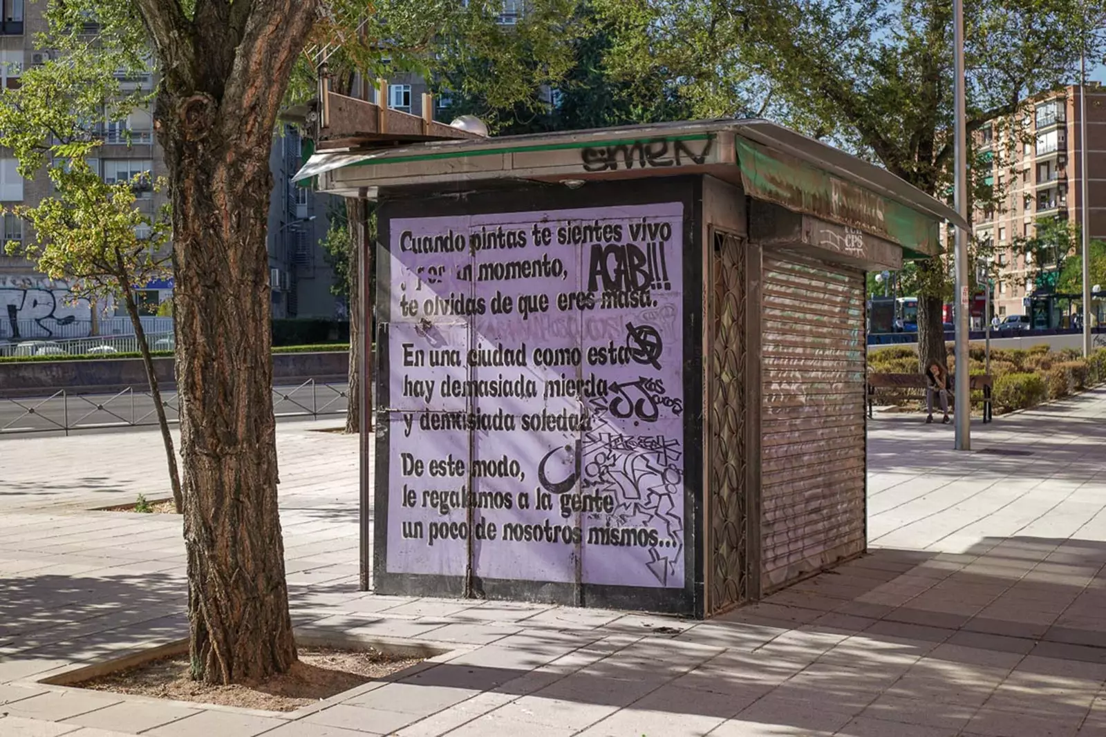 Chiosco nel quartiere Campamento con una frase di Muelle