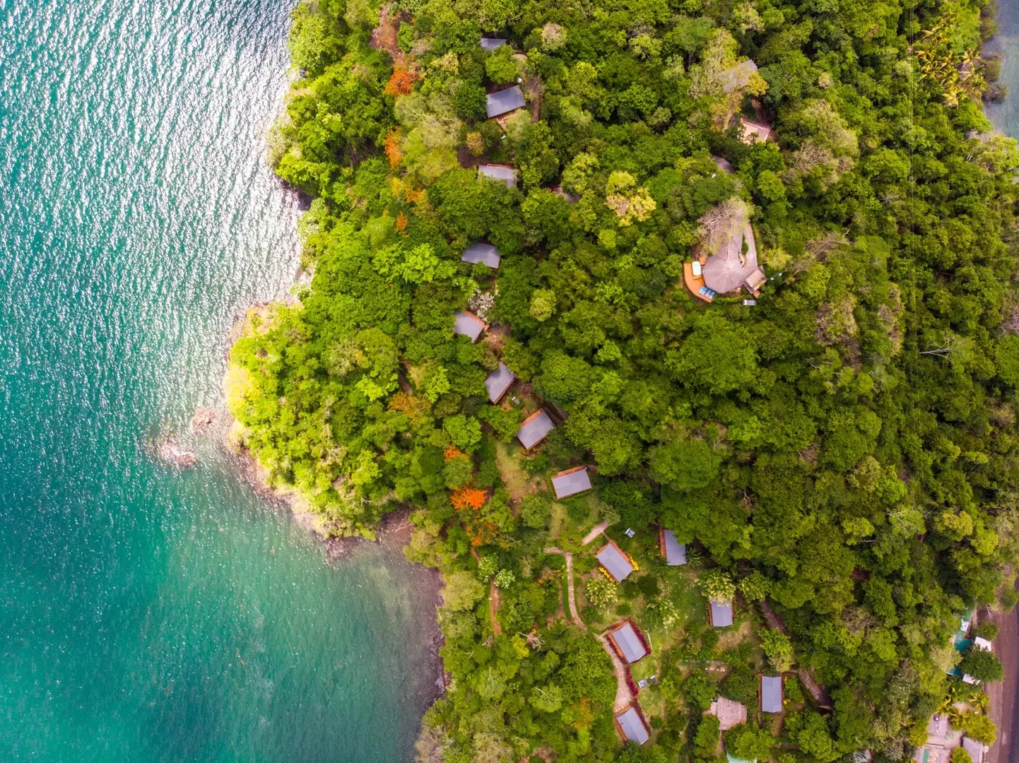 Isla Chiquita glamping di Kosta Rika dicapai dengan perahu