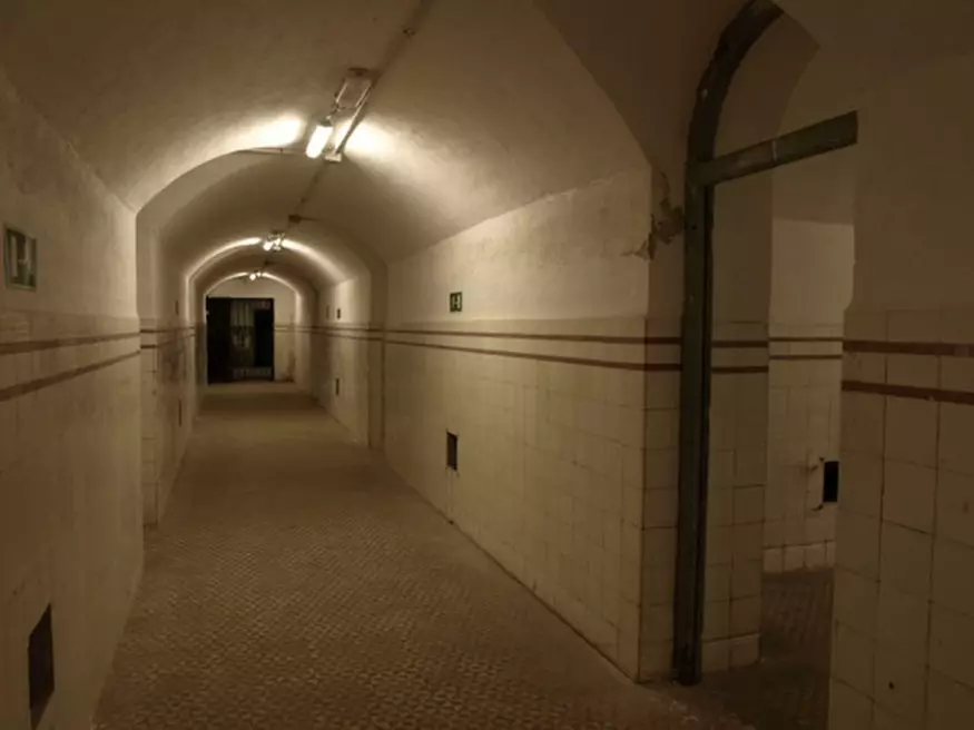 Un viaggio nella storia visitando il bunker El Capricho