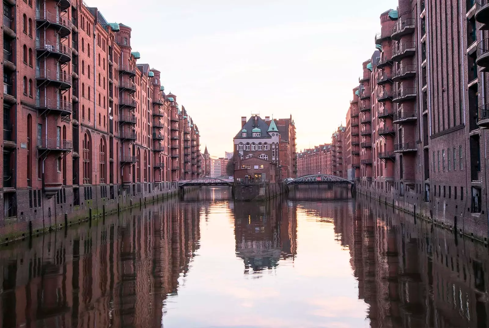 Speicherstadt ve masalsı endüstriyel köşeleri