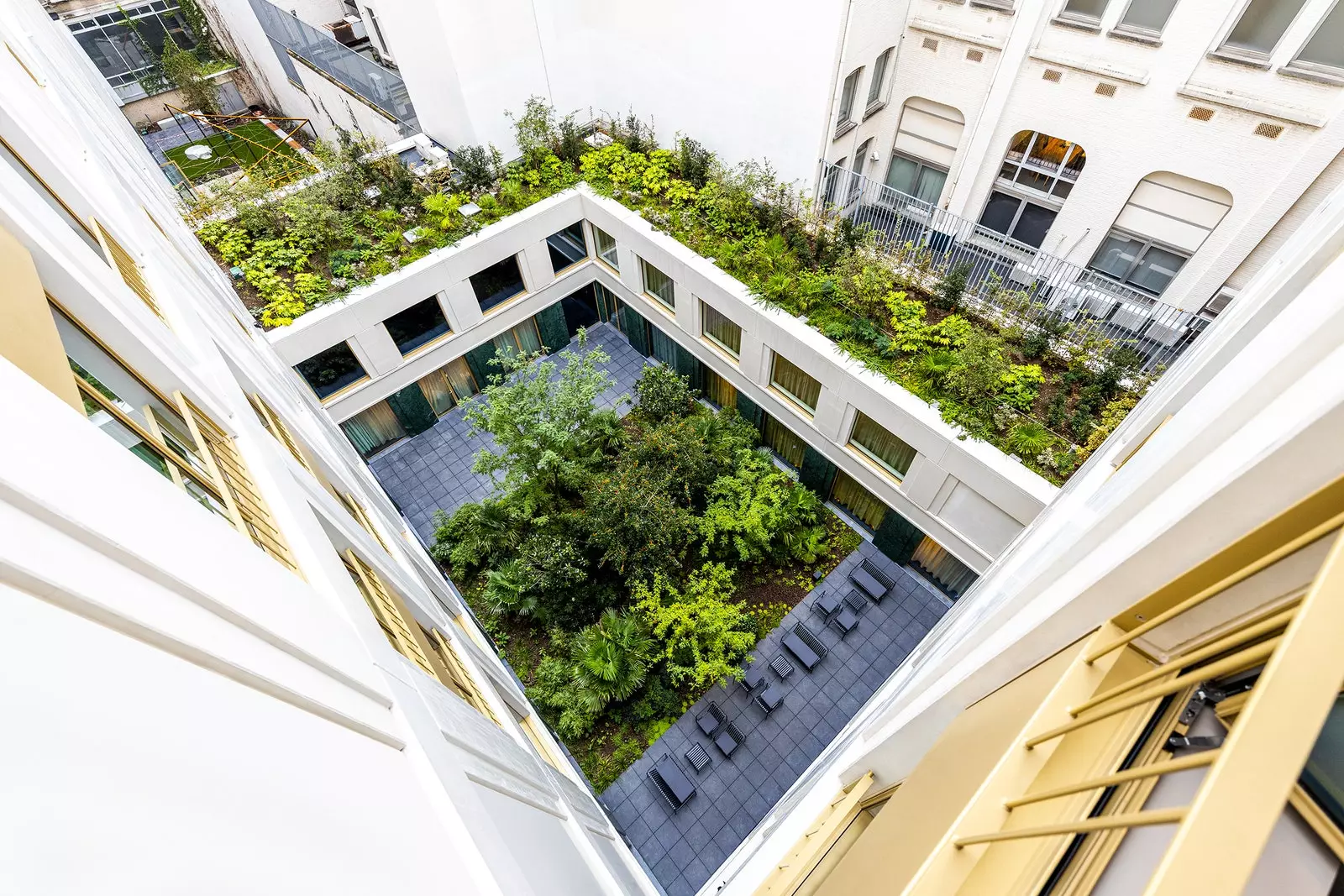 Jardin intérieur de l'hôtel NH Collection Antwerp Center à Anvers.