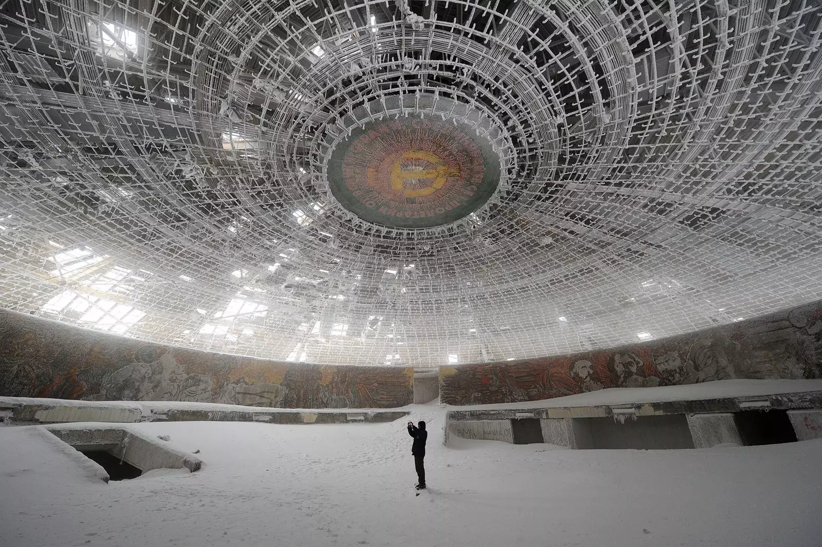 Buzludzha ha dimenticato il brutalismo in Bulgaria