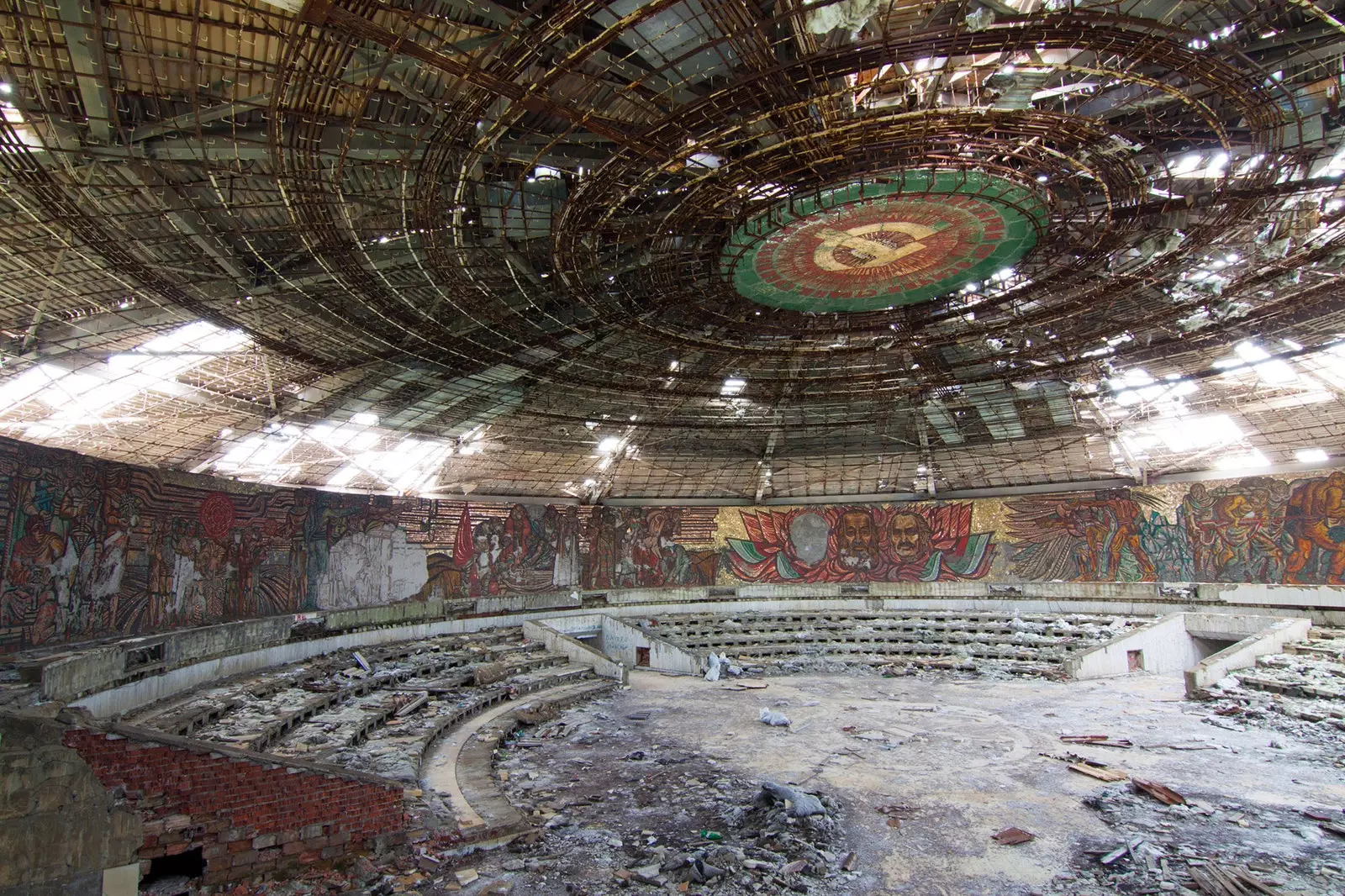 Buzludzha vergiess Brutalismus an Bulgarien