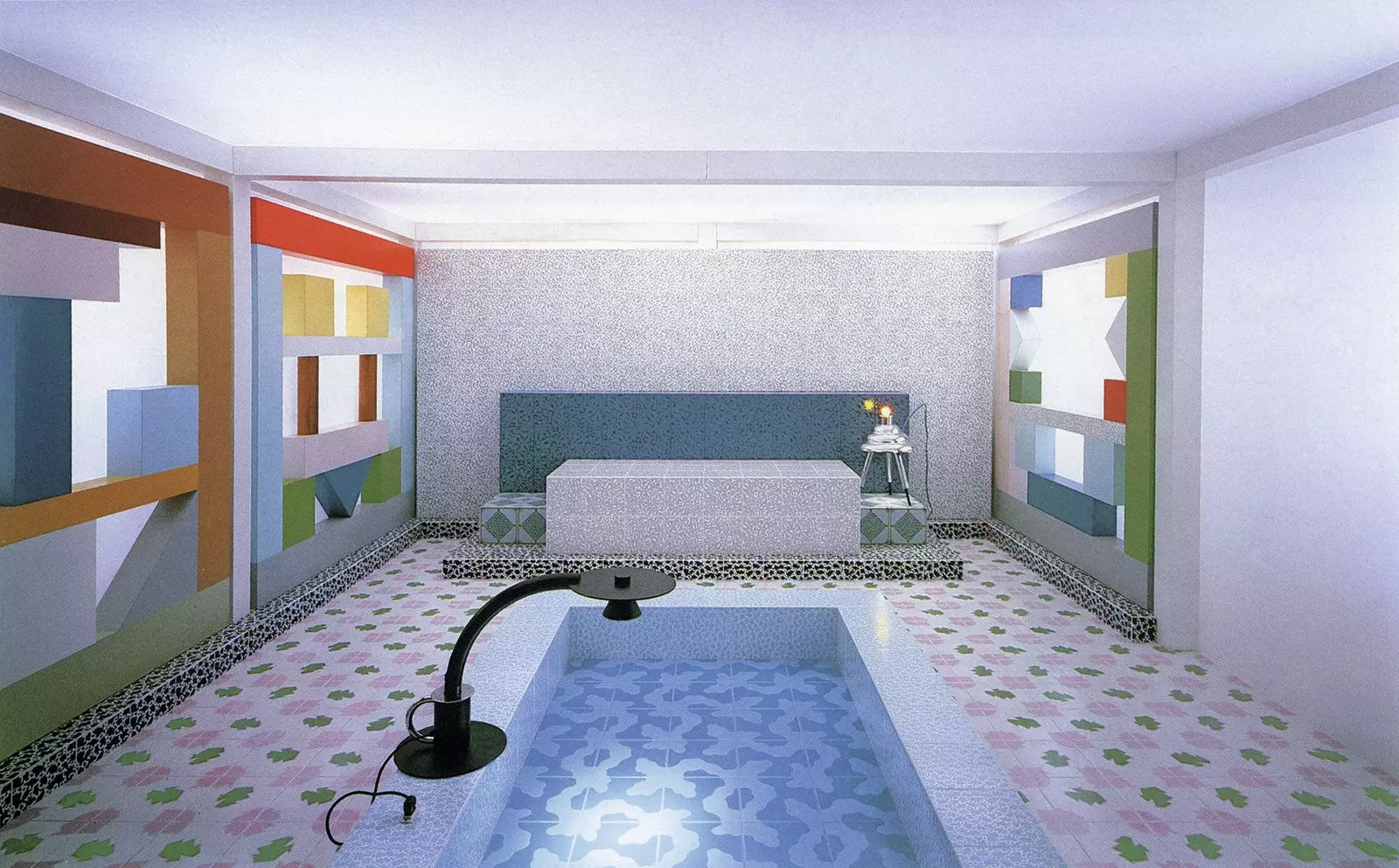 Interiör för en italiensk designmässa i Tokyo 1984 av Sottsass Associati