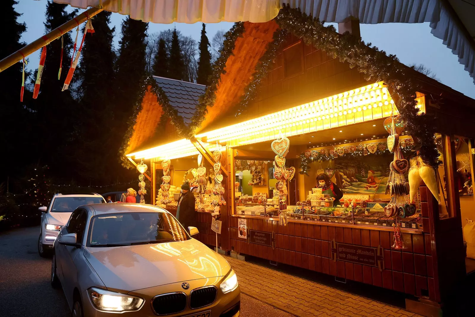 Dieser Markt mit Drive-Thru-Service ist hier, um die Weihnachtsstimmung zu retten