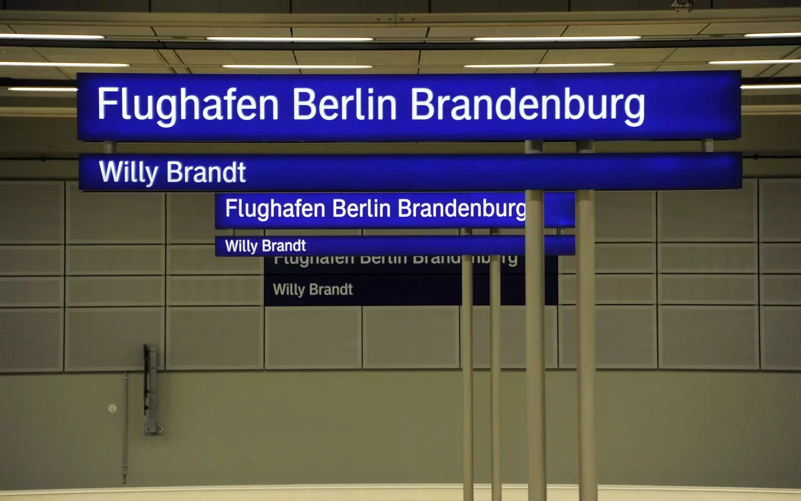 Stasiun kereta api bandara baru Berlin