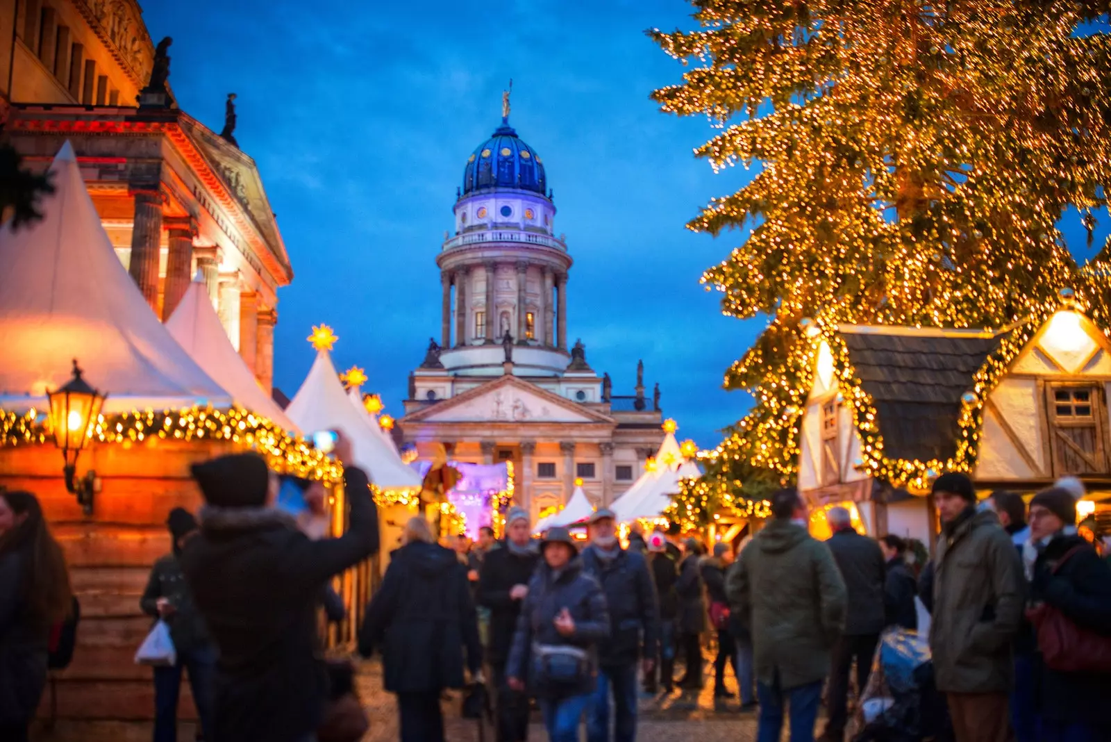 Bleší trh na náměstí Gendarmenmarkt