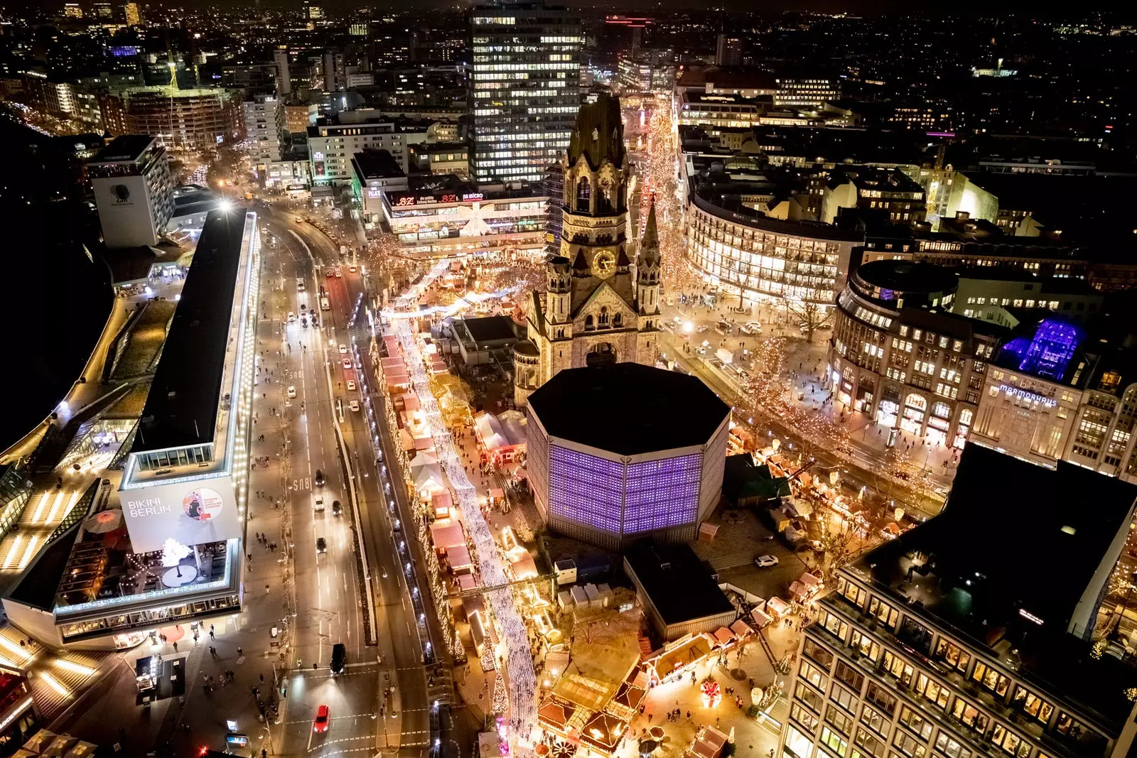 Kaiser Wilhelm Memorial Church Flea Market. سوق السلع المستعملة في كنيسة القيصر فيلهلم التذكارية