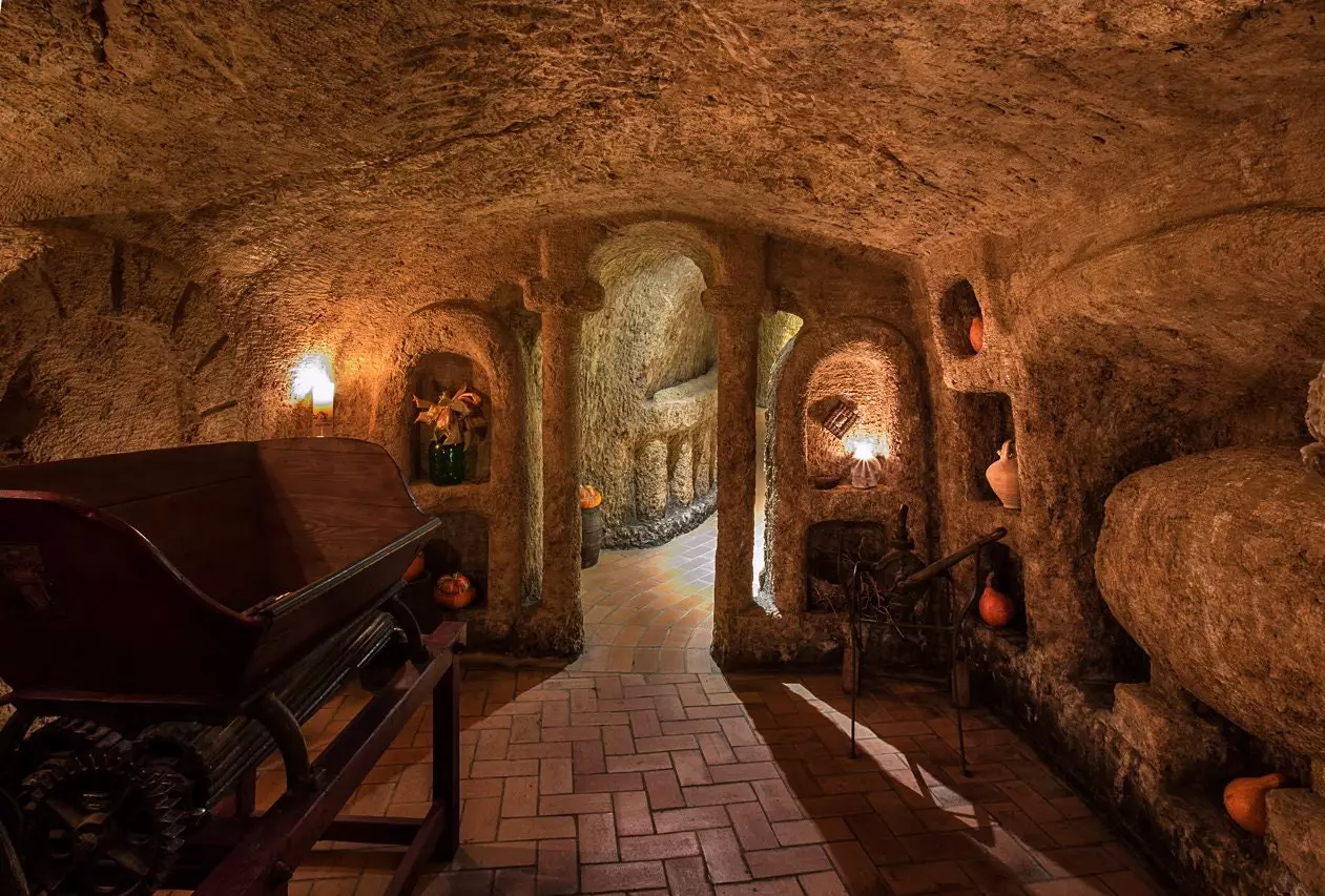 Intérieur de la Grotte du Prêtre