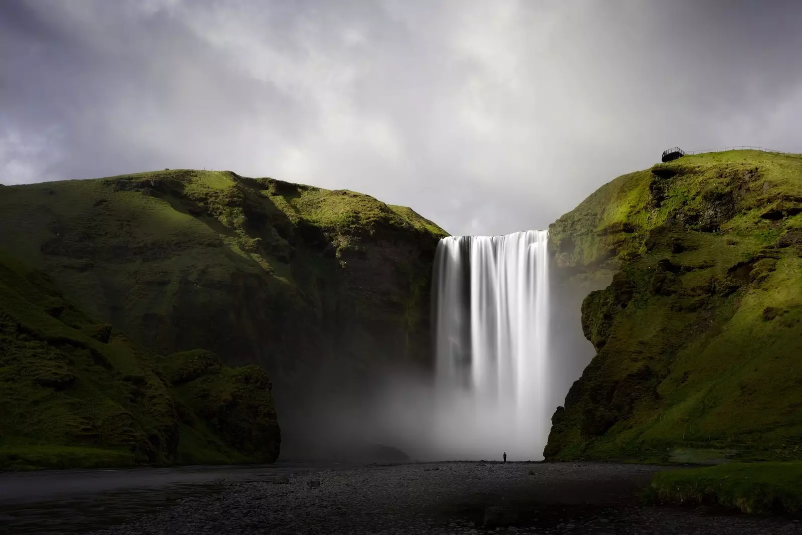 شلال Skógarfoss في أيسلندا