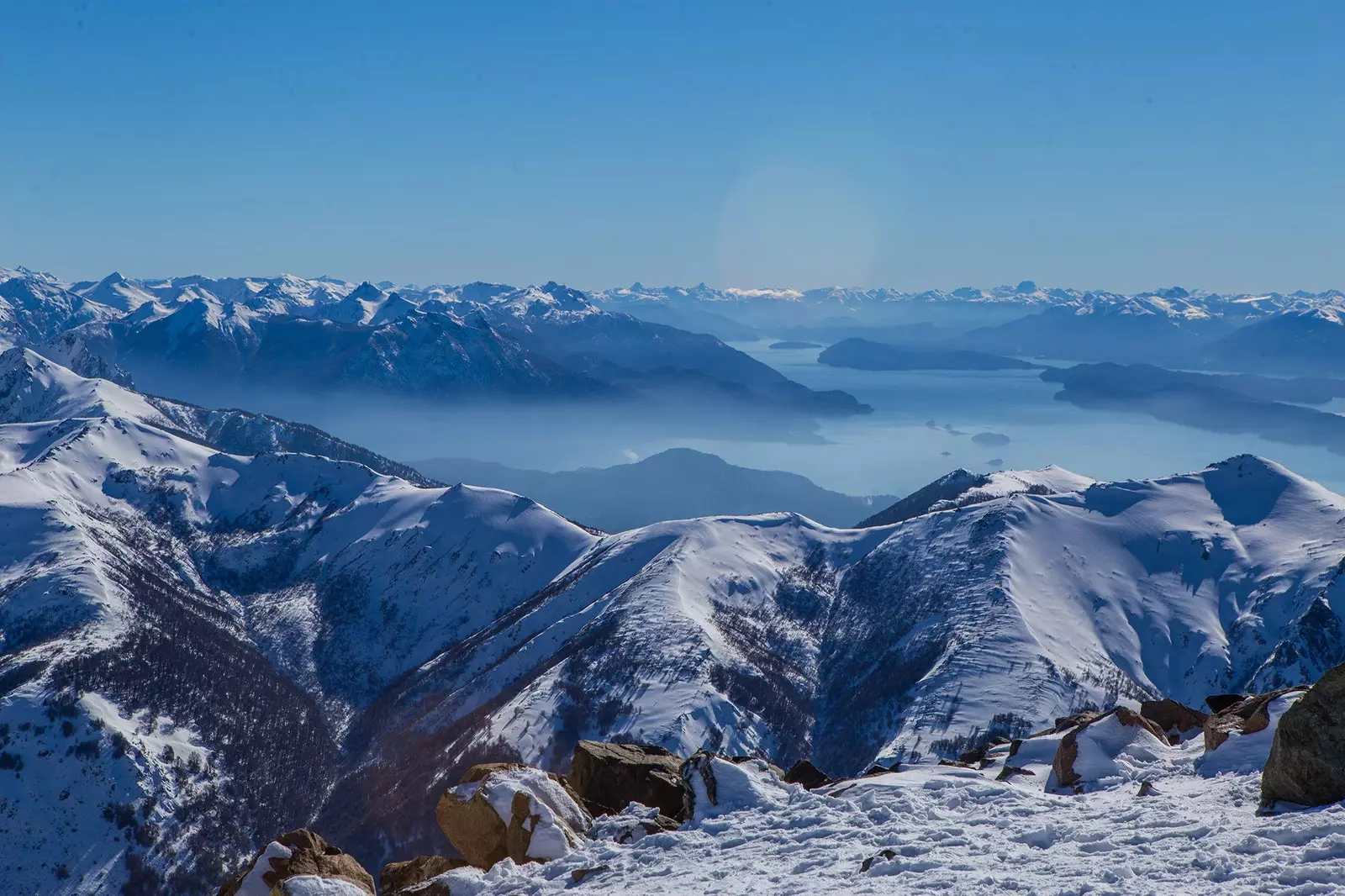 Cerro Catedral aurinkohiihtoa ja hyppäämistä