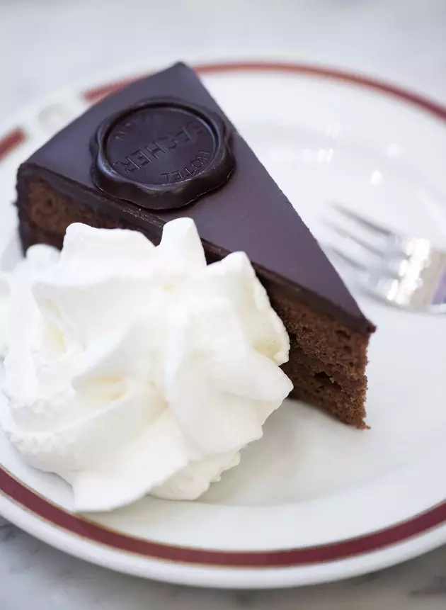 Torta e famshme me çokollatë e Hotel Sacher