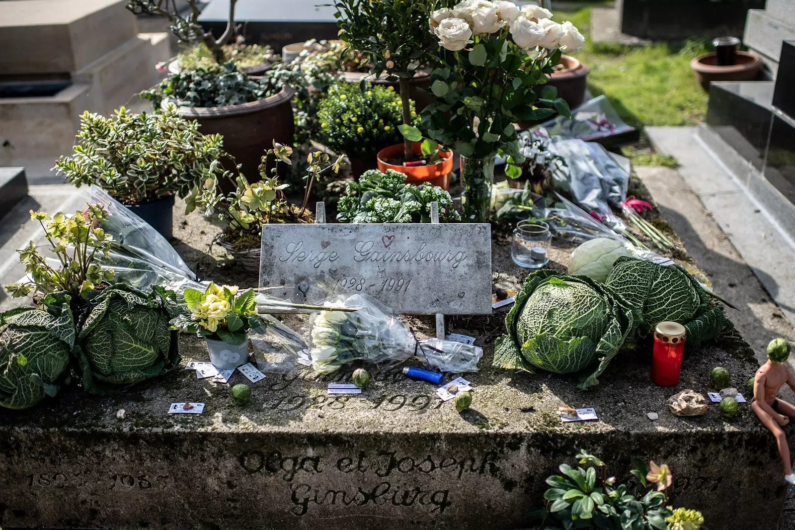 Jalan-jalan di antara makam seluruh dunia bersama penulis Mariana Enriquez