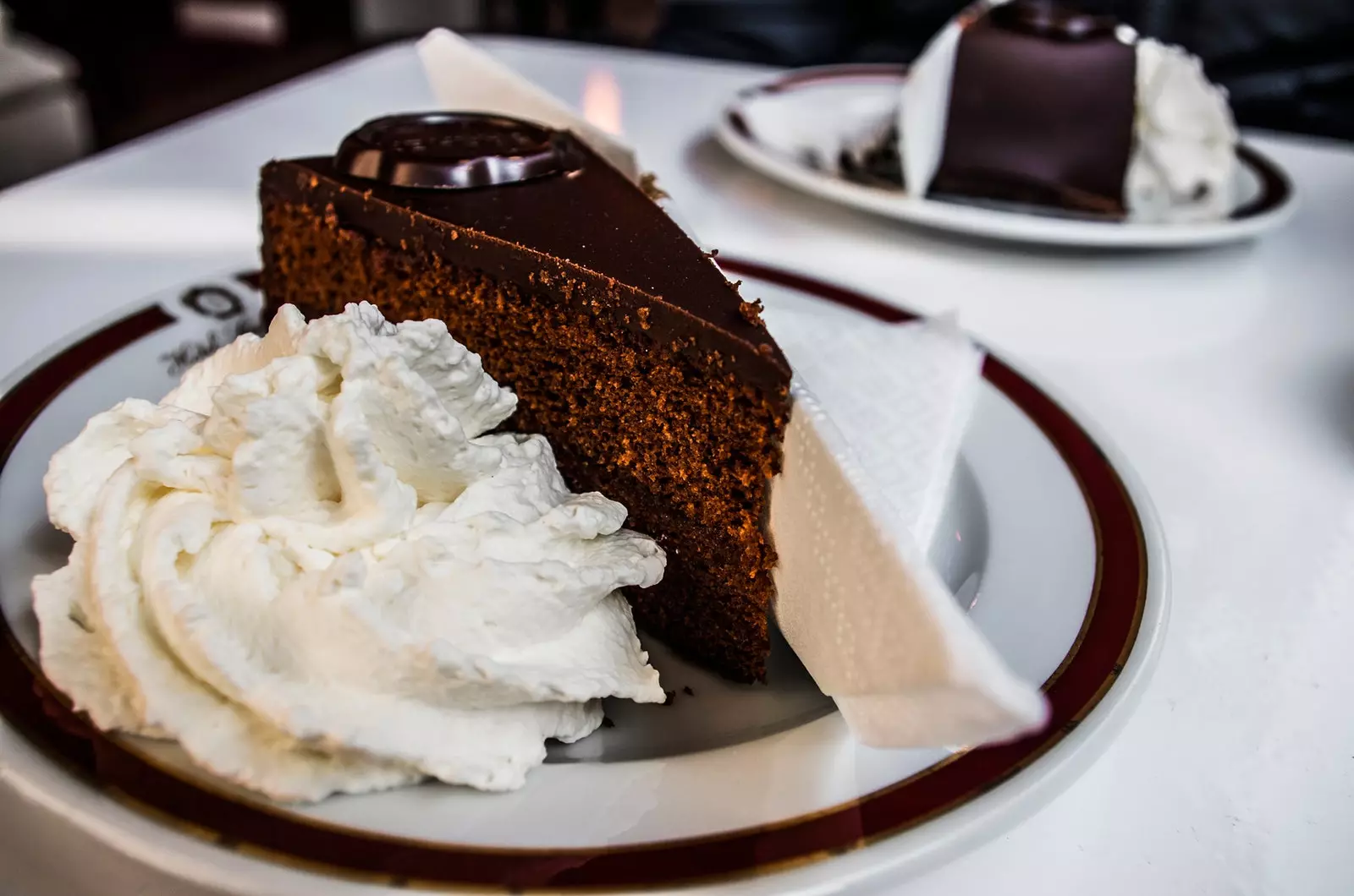 Hari Kue Sacher Nasional ke mana harus pergi jika Anda ingin mencoba kue terbaik di Wina?