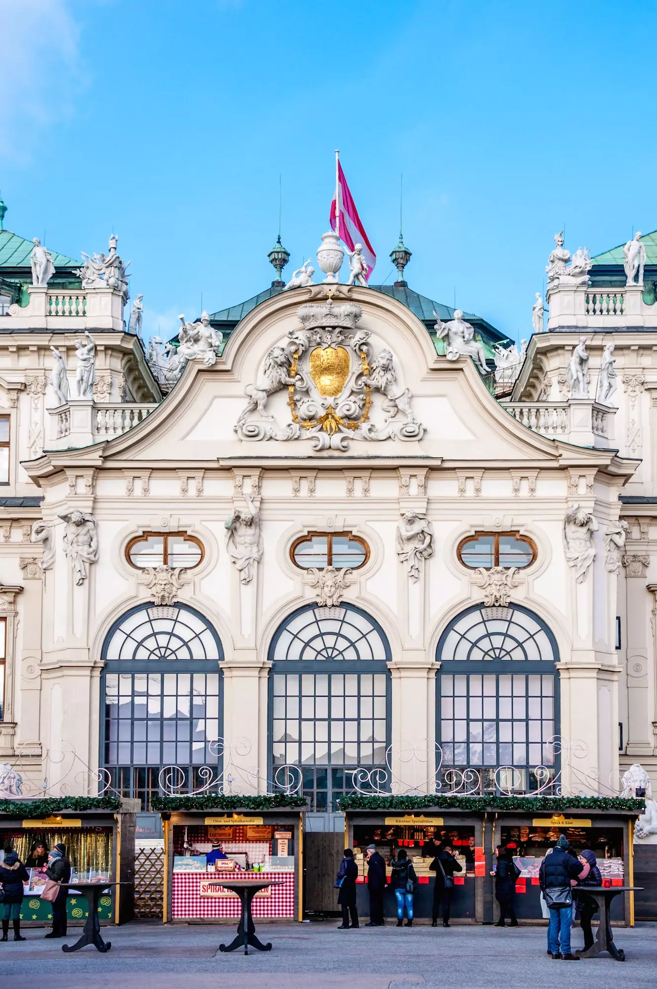 Vánoční trh před palácem Belvedere