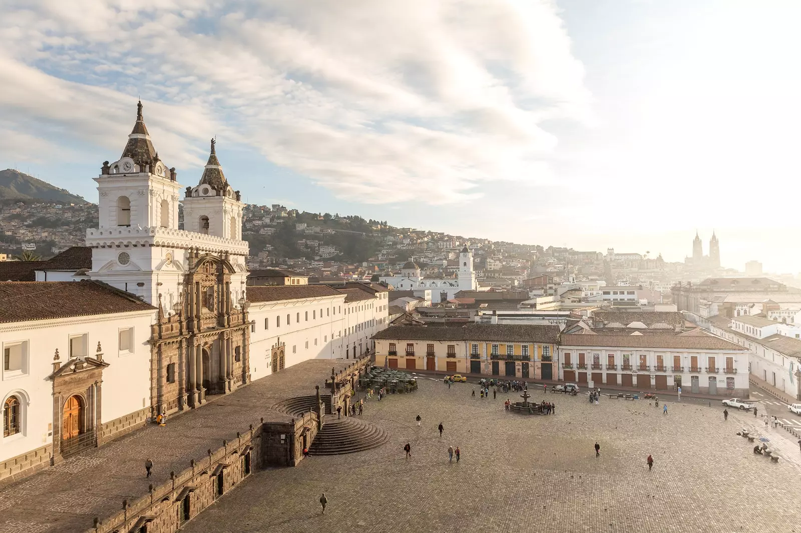 Eaglais agus mainistir San Francisco i Quito