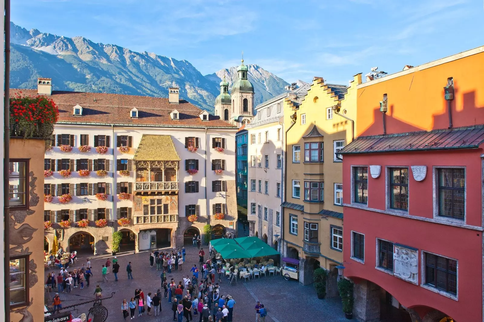 En arrière-plan le toit d'or d'Innsbruck